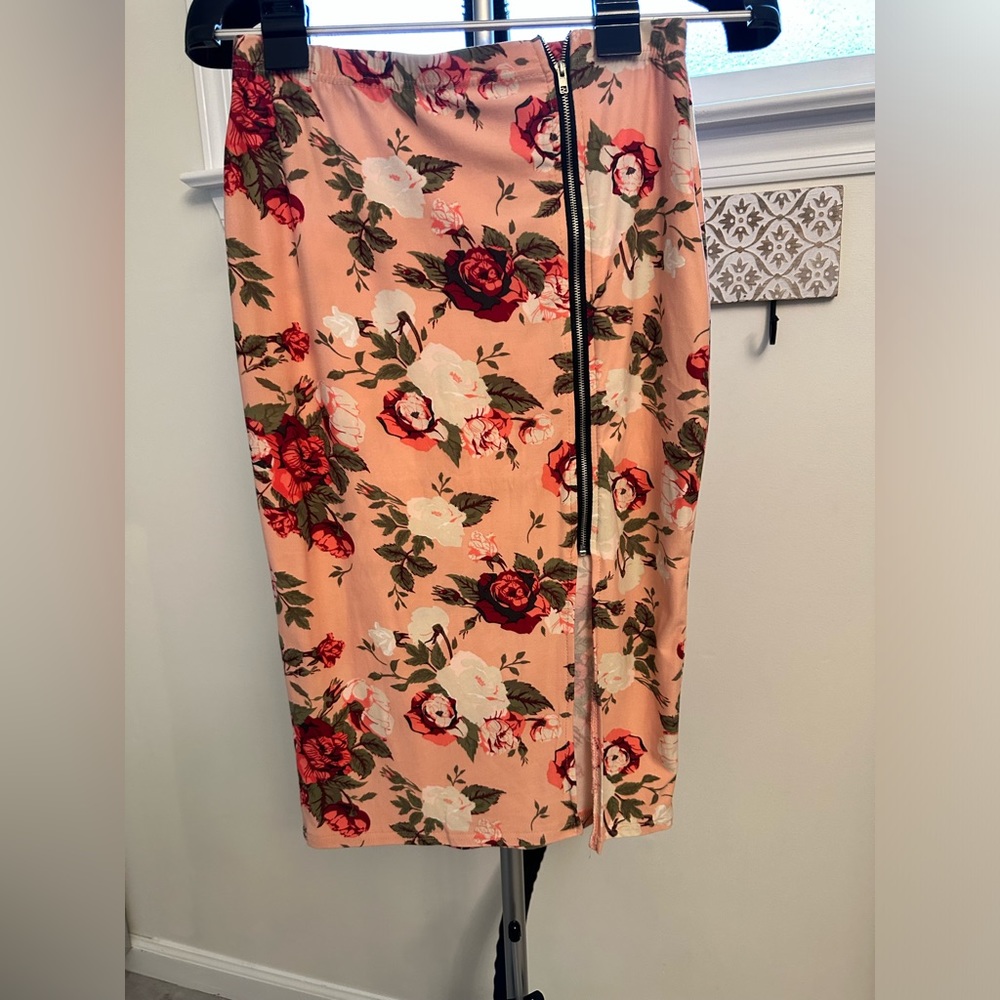 Hot gal skirt